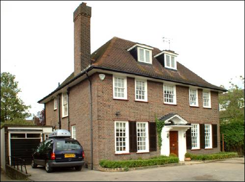 08 Linnell Close